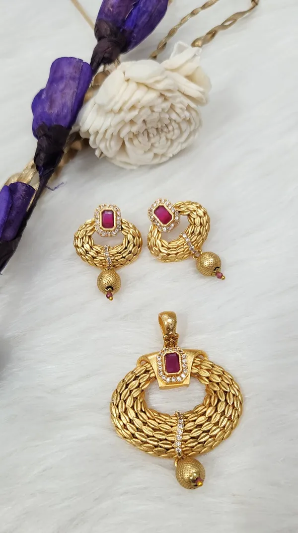 Rubi_brass_gold_pleted_pandel_with_earing