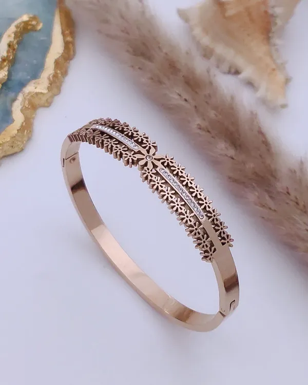 Stainless_steel_rose_gold-plated_floral_bracelet