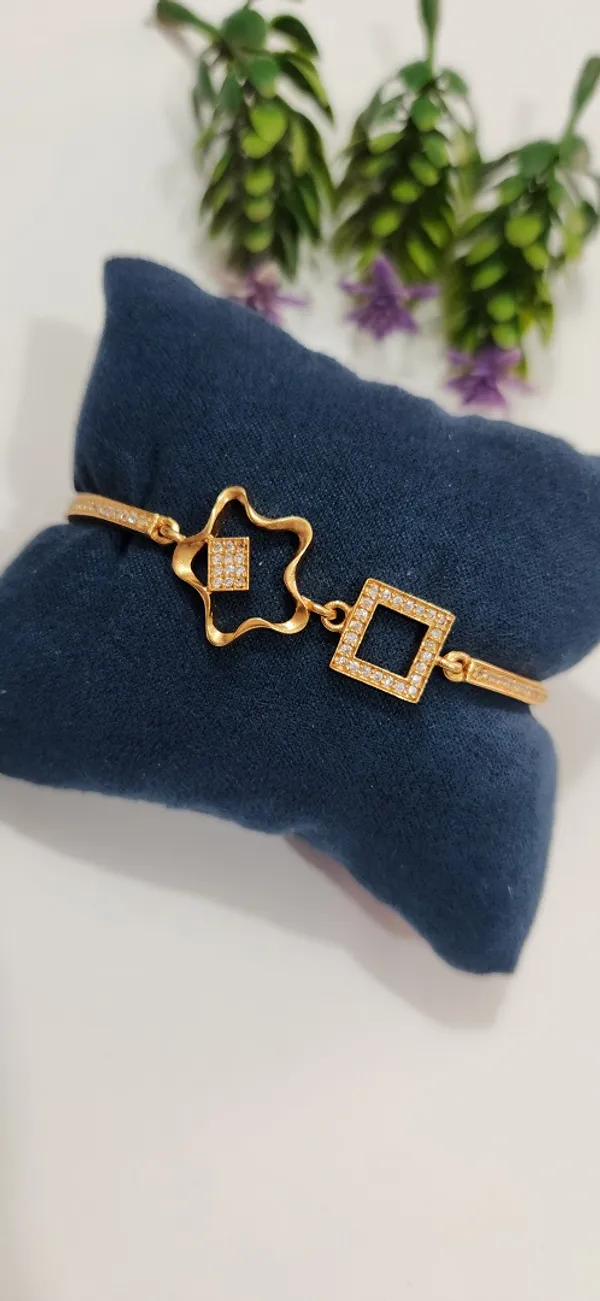 Gold_Plated_Brass_Star_Bracelet_For_Women