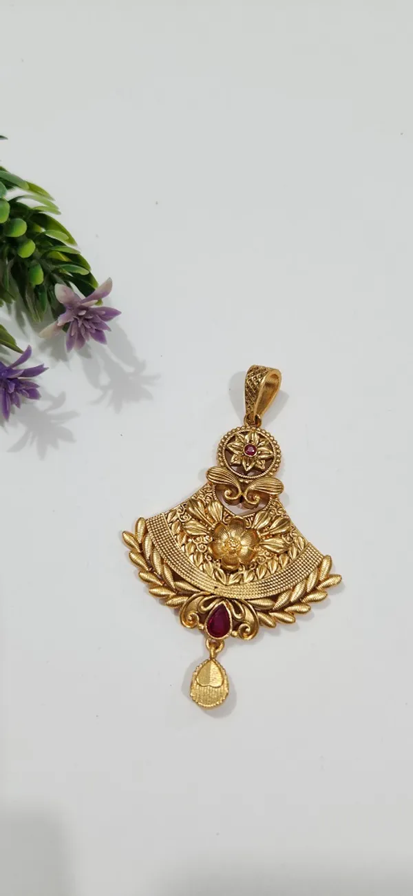 Antique_Gold_Brass_Suryapriya_Pendant_Set_For_Women