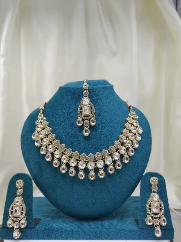 Prismatic_White_Kundan_Necklace_Set