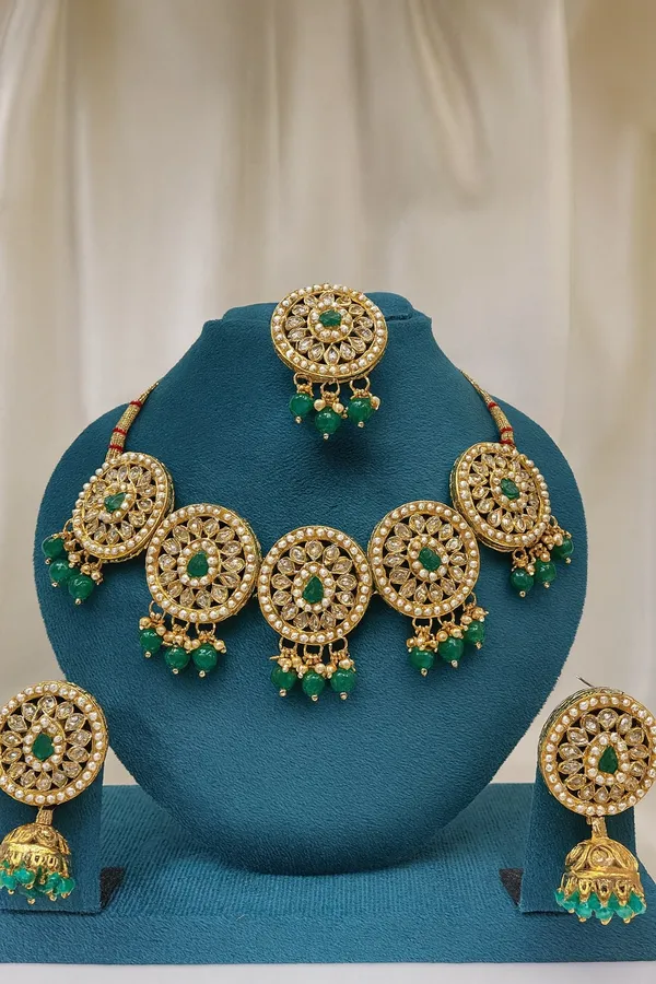 Emerald_Gold_Chokar_Kundan_Necklace_Set