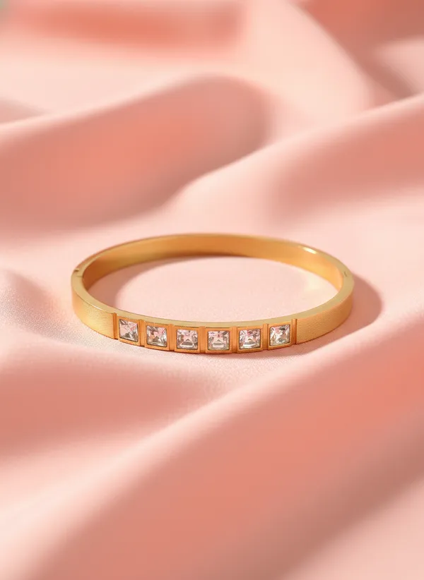 HTAT6437864_Chase_Gold_Diamond_studd_Anti_Tarnish_Bracelet
