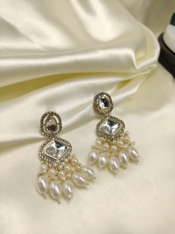 Pearl_White_Vogue_Kundan_Necklace_Set