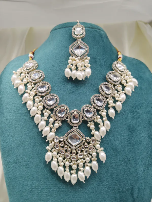 Pearl_White_Vogue_Kundan_Necklace_Set