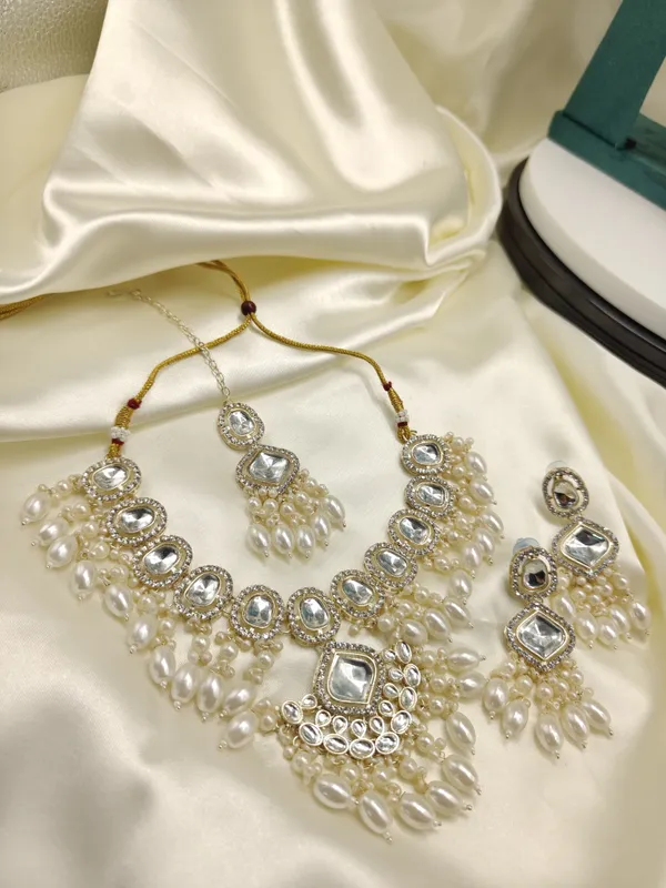 Pearl_White_Vogue_Kundan_Necklace_Set