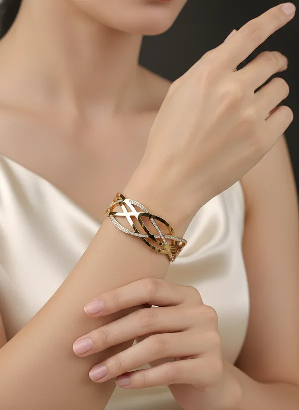 Catlier_gold_Diamond_studd_Anti_Tarnish_Bracelet