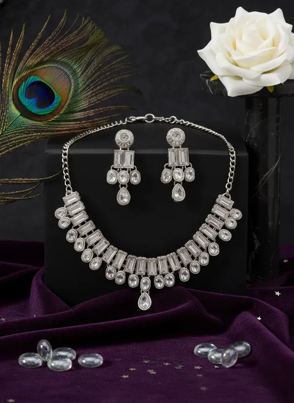 Elegant_Stones_White_Kundan_Necklace_Set