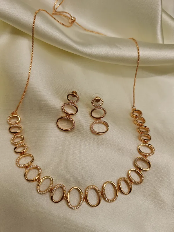 Oval_Gold_Studd_American_Diamond_Necklace_Set