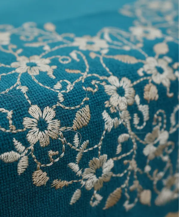 Blue_Floral_Pattern_Velvet_Slip_Sofa_Cover_(5_Seater)_(Pack_Of_6)
