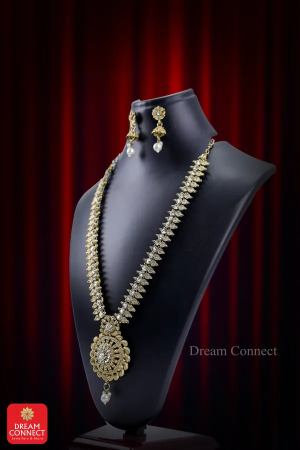 Long_Diamond_Necklace