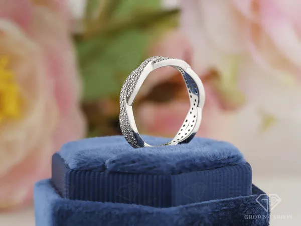 Infinity_Twist_Band_For_Women_|_925_Sterling_Silver_|_Moissanite_Stone