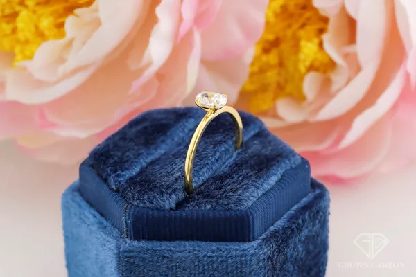 Oval_Moissanite_Soliraire_Ring_For_Women_|_925_Sterling_Silver_|_Moissanite_Stone