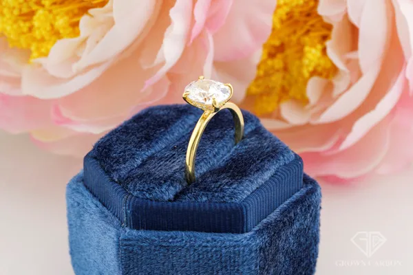 2Ct_Oval_Moissanite_Ring_For_Women_|_925_Sterling_Silver_|_Moissanite_Stone
