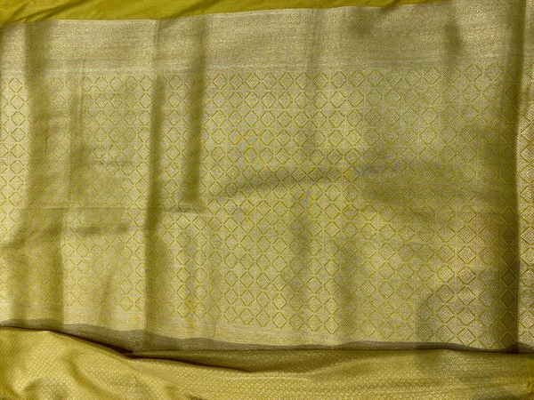 Yellow_Banarasi_Brocade_Premium_&_Elegant_Zari_Weaving_Saree_With_Unstitched_Blouse_For_Women