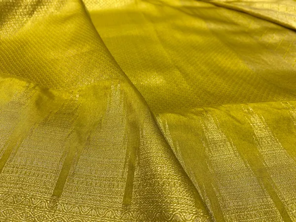 Yellow_Banarasi_Brocade_Premium_&_Elegant_Zari_Weaving_Saree_With_Unstitched_Blouse_For_Women