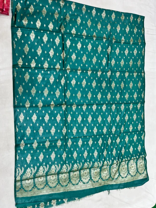 Dark_Rama_Green_Butter_Silk_Premium_&_Elegant_Zari_Weaving_Unstitched_Suit_Set_With_Dupatta_For_Women