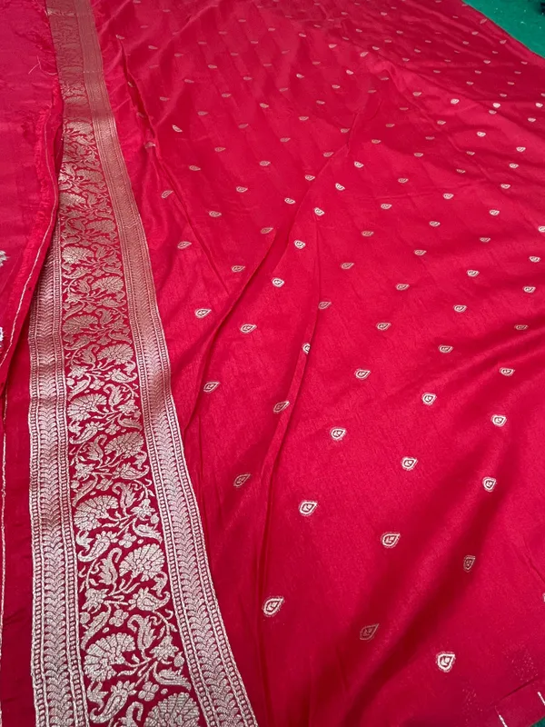 Red_Dola_Silk_Premium_&_Elegant_Zari_Weaving_Saree_With_Unstitched_Blouse_For_Women