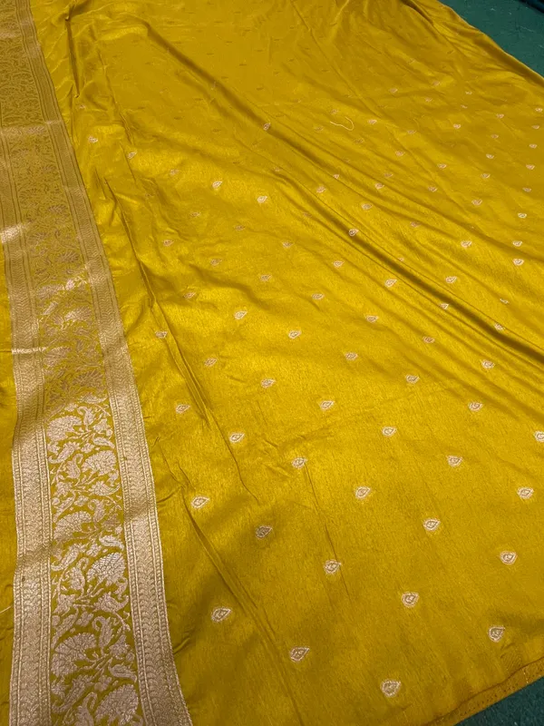Yellow_Dola_Silk_Premium_&_Elegant_Zari_Weaving_Saree_With_Unstitched_Blouse_For_Women