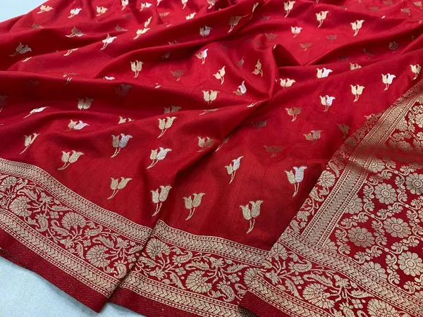 Red_Dola_Silk_Premium_&_Elegant_Zari_Weaving_Saree_With_Unstitched_Blouse_For_Women