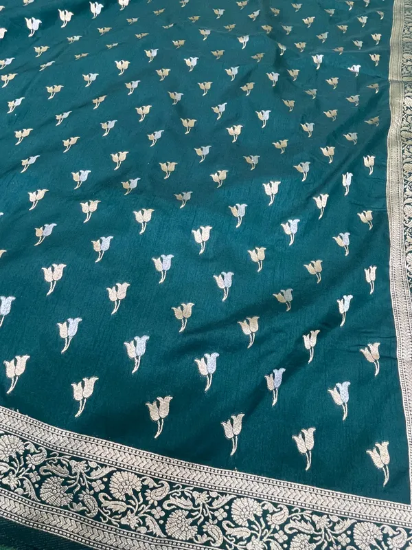 Dola_Silk_Green_Saree_|_Premium_&_Elegant_Zari_Weaving_Saree_With_Unstitched_Blouse_For_Women