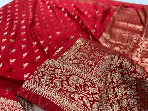 Red_Dola_Silk_Premium_&_Elegant_Zari_Weaving_Saree_With_Unstitched_Blouse_For_Women