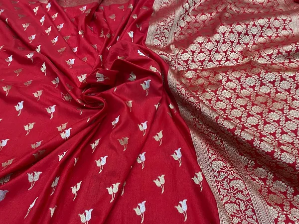Red_Dola_Silk_Premium_&_Elegant_Zari_Weaving_Saree_With_Unstitched_Blouse_For_Women