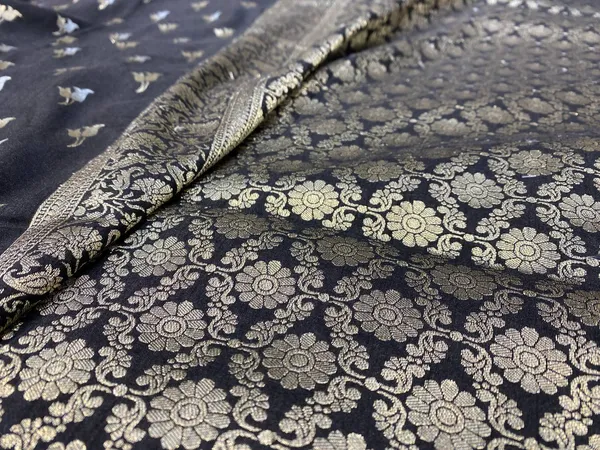 Black_Dola_Silk_Premium_&_Elegant_Zari_Weaving_Saree_With_Unstitched_Blouse_For_Women