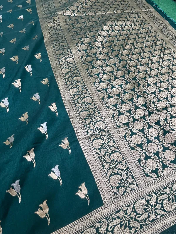 Dola_Silk_Green_Saree_|_Premium_&_Elegant_Zari_Weaving_Saree_With_Unstitched_Blouse_For_Women