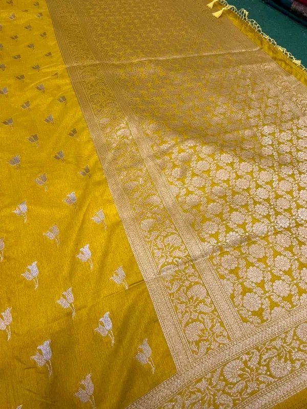 Yellow_Dola_Silk_Premium_&_Elegant_Zari_Weaving_Saree_With_Unstitched_Blouse_For_Women