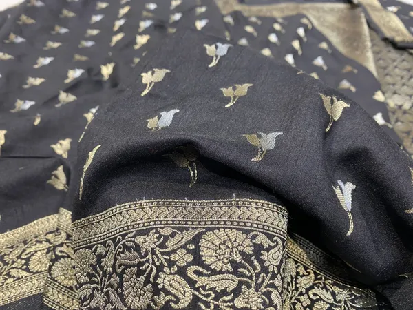 Black_Dola_Silk_Premium_&_Elegant_Zari_Weaving_Saree_With_Unstitched_Blouse_For_Women
