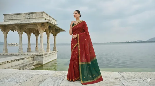 Maroon_And_Green_Banarasi_Cotton_Silk_Premium_&_Elegant_Zari_Weaving_Saree_With_Unstitched_Blouse_For_Women