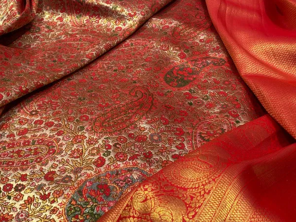 Gold_And_Red_Dharmavaram_Silk_Premium_&_Elegant_Zari_Weaving_Saree_With_Unstitched_Blouse_For_Women