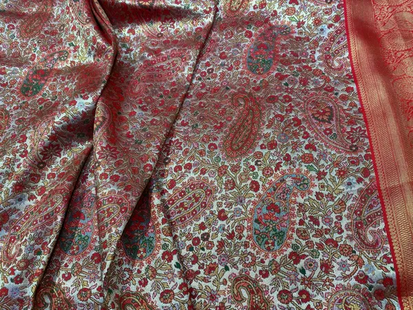 Gold_And_Red_Dharmavaram_Silk_Premium_&_Elegant_Zari_Weaving_Saree_With_Unstitched_Blouse_For_Women