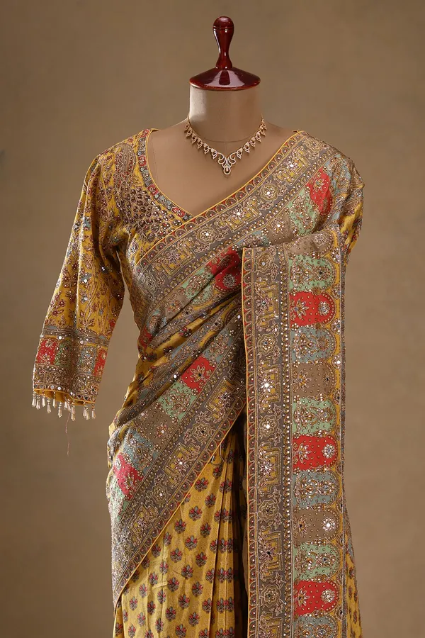 Light_Red_Printed_Crepe_Designer_Saree_with_Embroidered_Readymade_Blouse