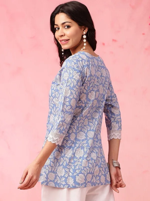 Blue_&_White_Cotton_Blend_Printed_Short_Kurti_|_For_Women