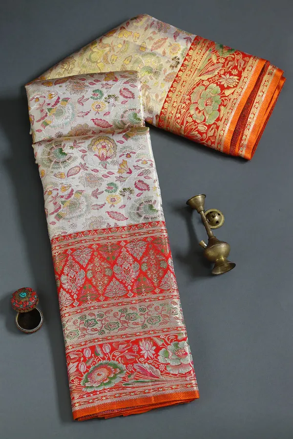 Beige_&_Gold_Dual-Tone_Zari_Woven_Kanchipuram_Tissue_Silk_Saree