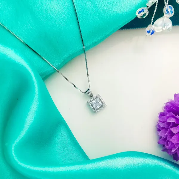 Silver_Elegant_Princess_Cut_Diamond_Halo_Pendant_Necklace