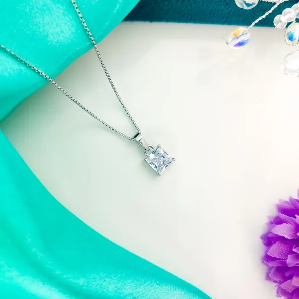 Silver_Elegant_Princess_Cut_Solitaire_Pendant_Necklace_With_Silver_Chain