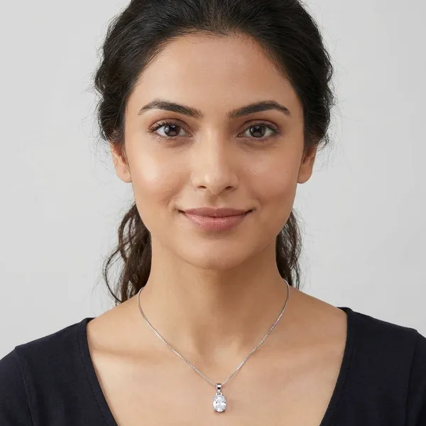 Silver_Elegant_Crystal_Pendant_Necklace_With_Silver_Chain