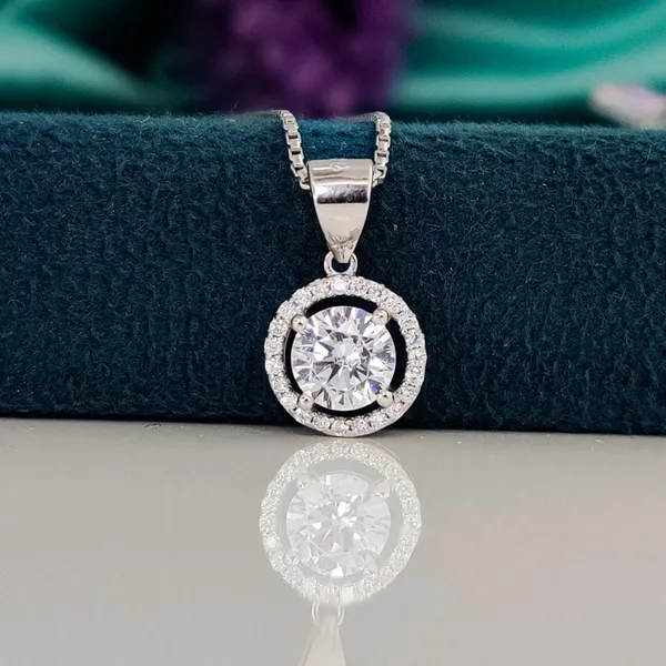 Silver_Elegant_Round_Halo_Diamond_Pendant_Necklace_With_Silver_Chain