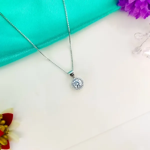 Silver_Elegant_Round_Halo_Diamond_Pendant_Necklace_With_Silver_Chain