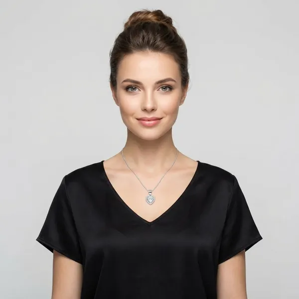Silver_Elegant_Heart_Shaped_Crystal_Pendant_Necklace_With_Silver_Chain