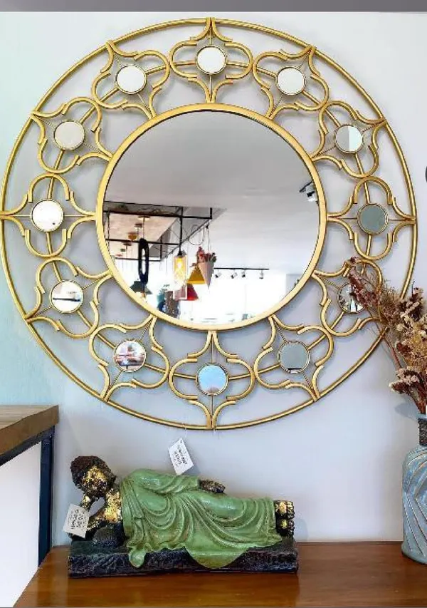 Decorative_Wall_Mirror_with_Gold_Metal_Frame
