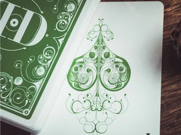 Smoke_&_Mirrors_V8_Standard_Edition_Playing_Cards_Green