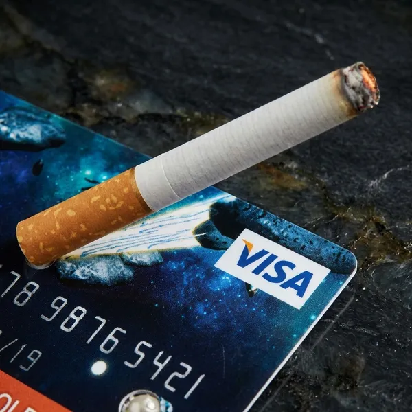 Floating_Cigarette_On_Credit_Card