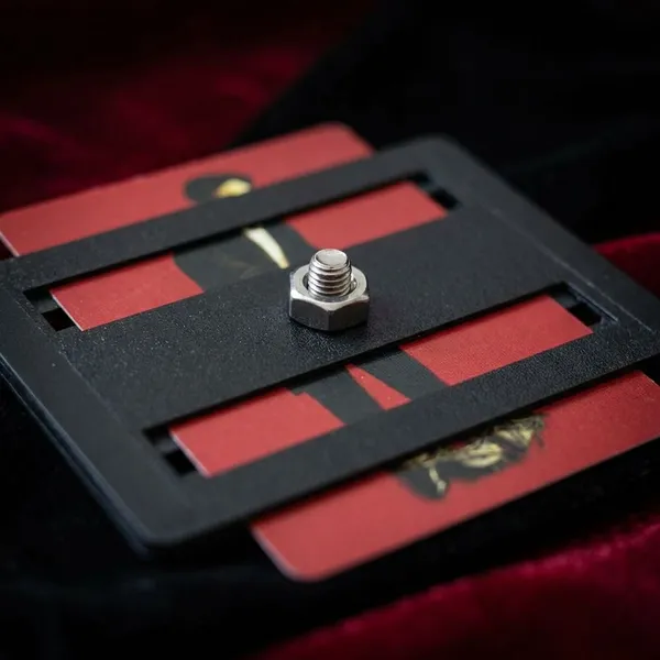 Houdini_Bolt_Escape_Card_Frame
