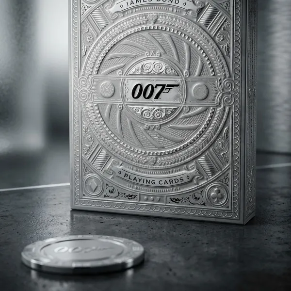 James_Bond_007_Playing_Cards_Silver_Edition