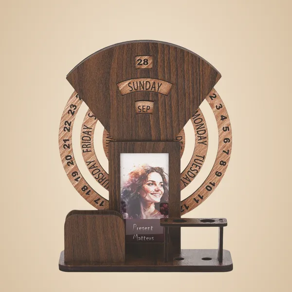 Brown_Wooden_Desktop_Calendar_With_Photo_Frame_And_Pen_Holder