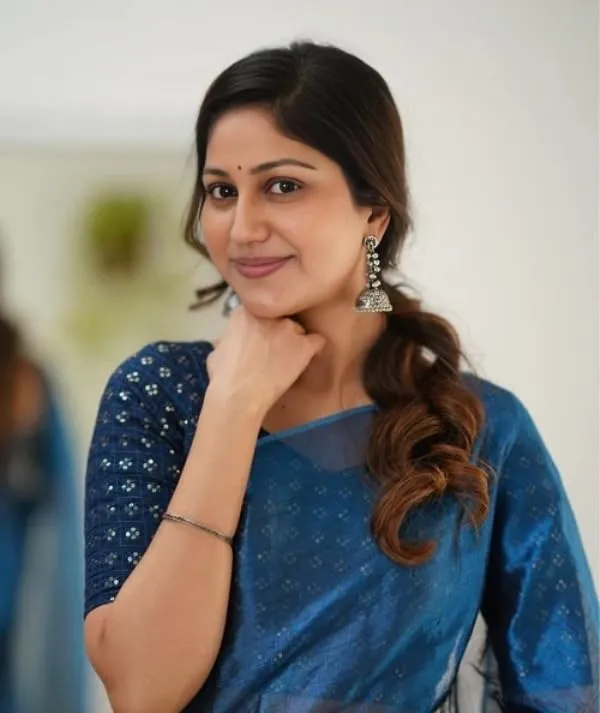 Royal_Blue_Handloom_Glossy_Tissue_Saree_With_Border_Soft,_Lightweight_&_Lustrous_Finish_Perfect_For_Weddings,_Traditional_Elegance_Artisanal_Weaving_Masterpiece_For_Women